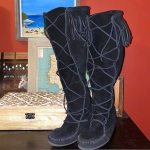 *BRAND NEW* Minnetonka lace-up knee high boots